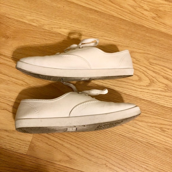 Time and Tru Shoes - Size 7 time and tru white tennis shoe flat